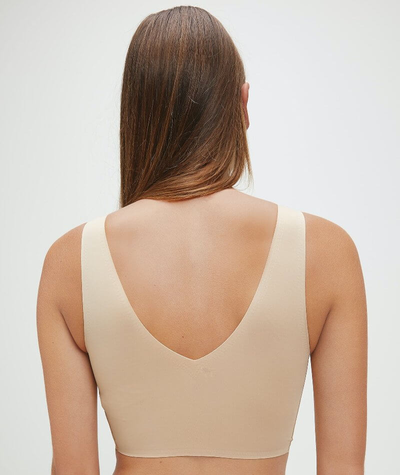 Calvin Klein Invisibles Comfort Lightly Lined V-Neck Bralette - Bare - Image 2