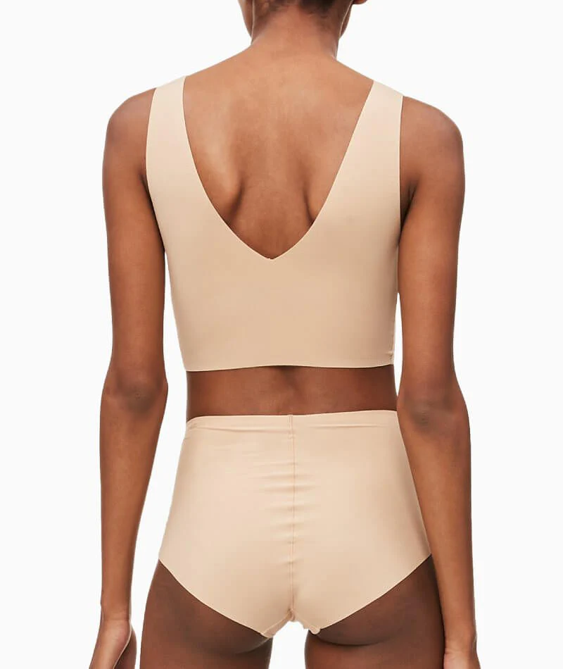 Calvin Klein Invisibles Comfort Lightly Lined V-Neck Bralette - Bare - Image 7