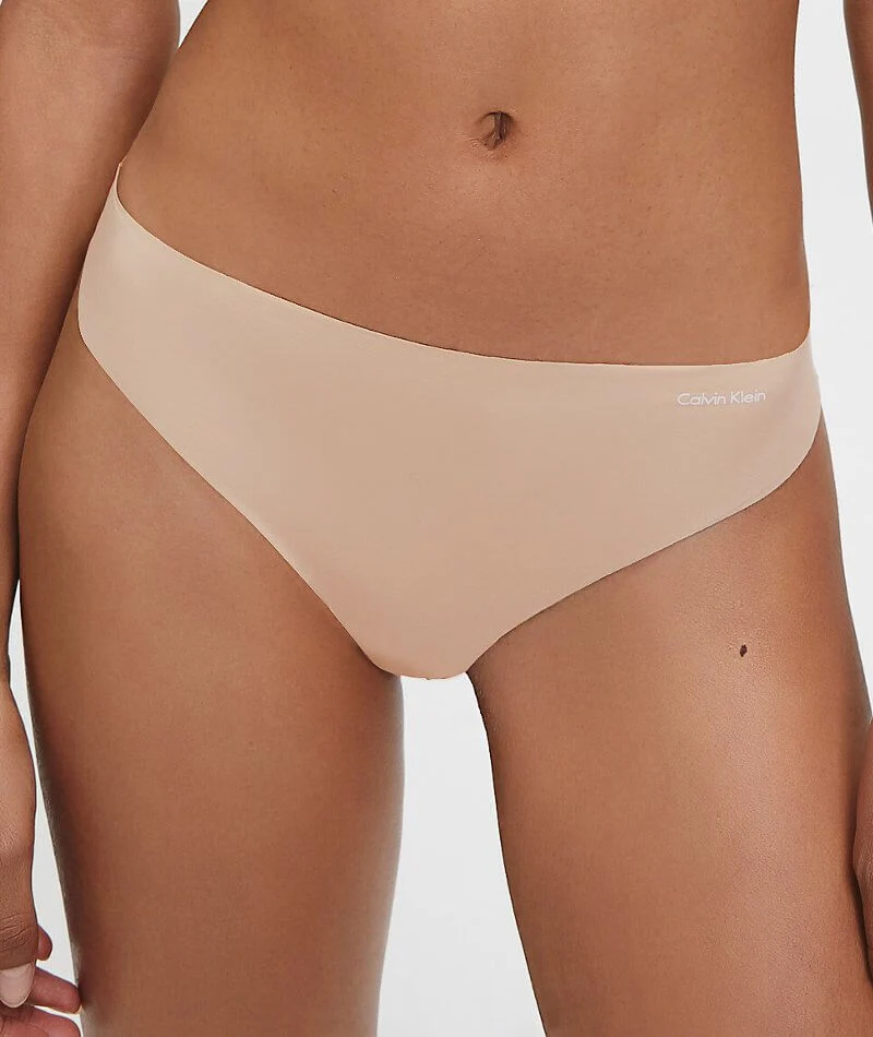Calvin Klein Invisibles Thong - Light Caramel