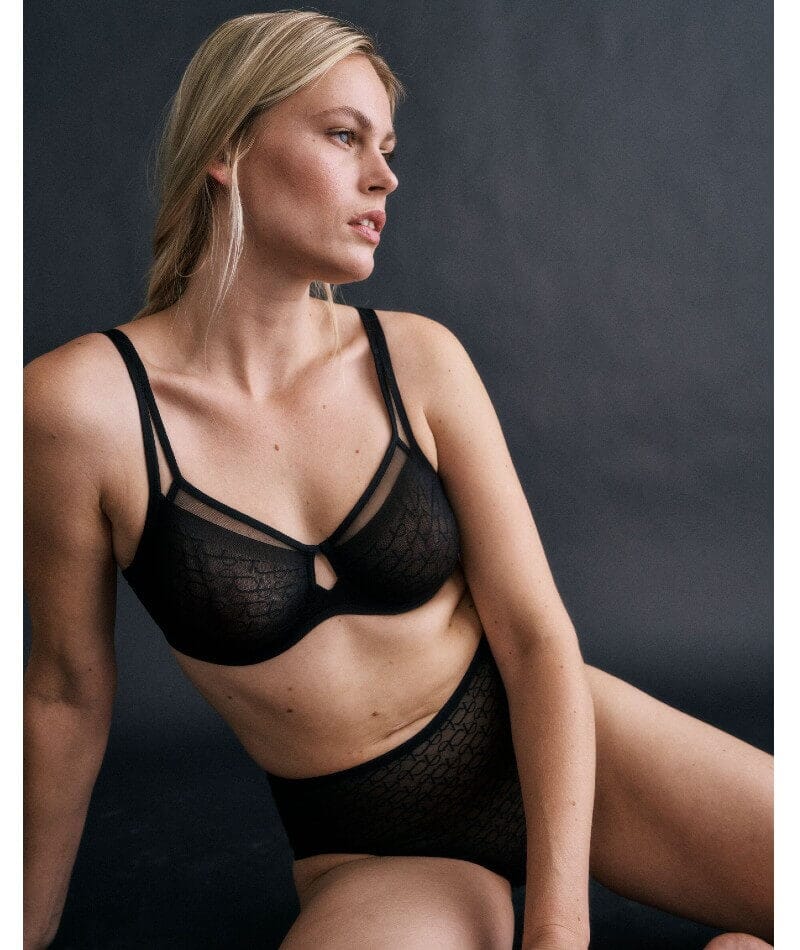 Triumph Signature Sheer Underwired Minimiser Bra - Black - Image 4