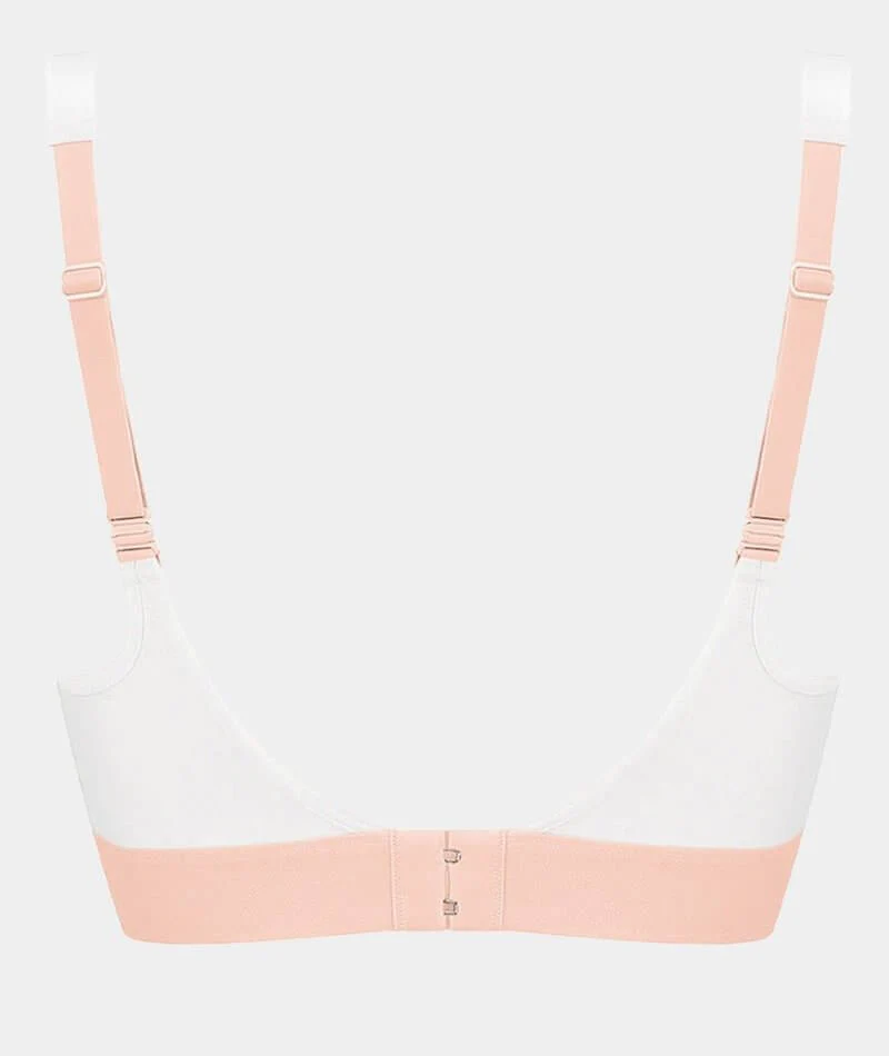 Triumph Triaction Extreme Lite Wire-free Sports Bra - White - Image 8